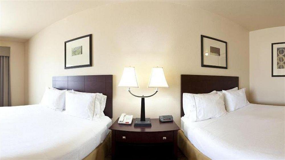 Holiday Inn Express Hotel & Suites Marshall By Ihg Extérieur photo