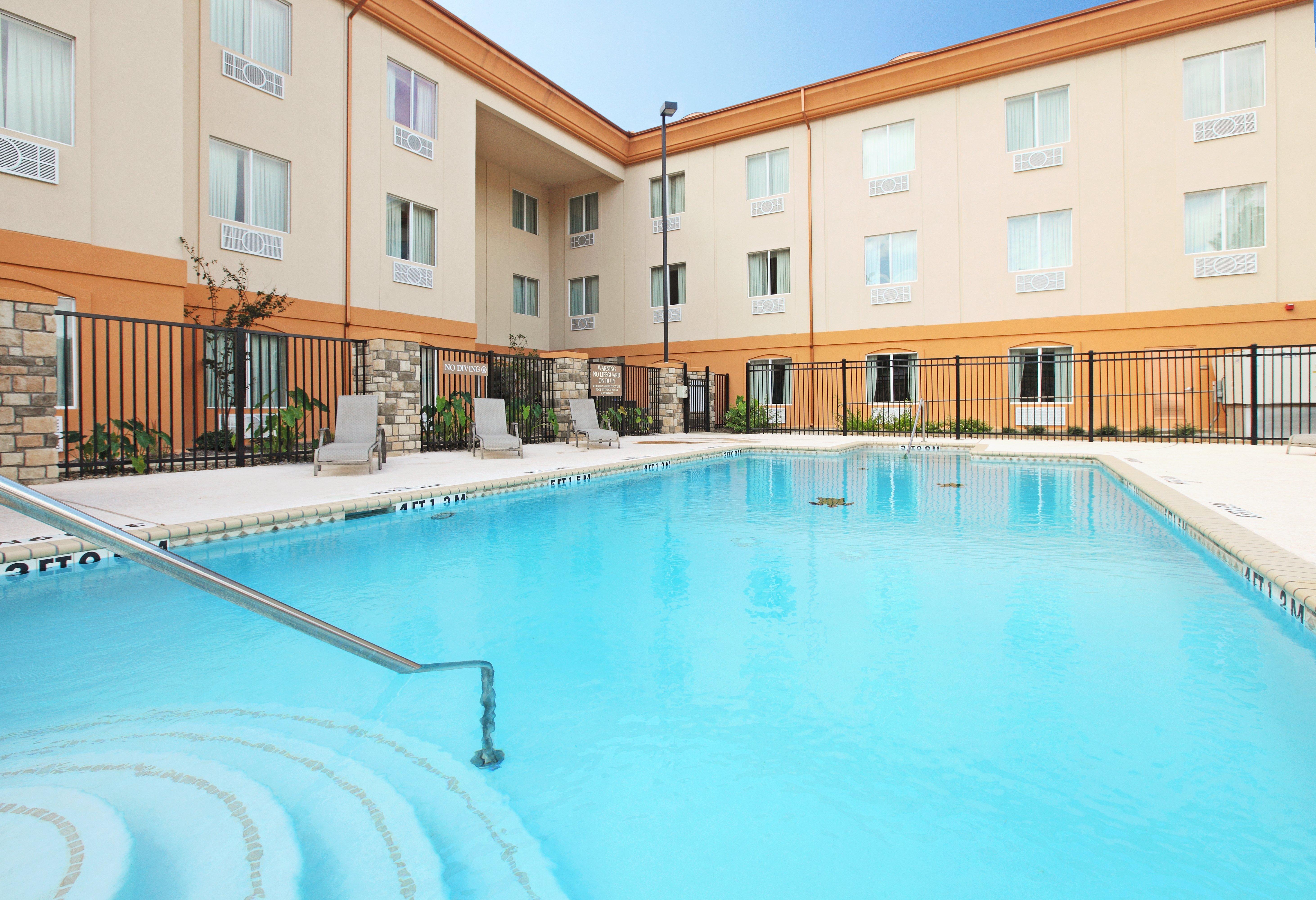 Holiday Inn Express Hotel & Suites Marshall By Ihg Extérieur photo