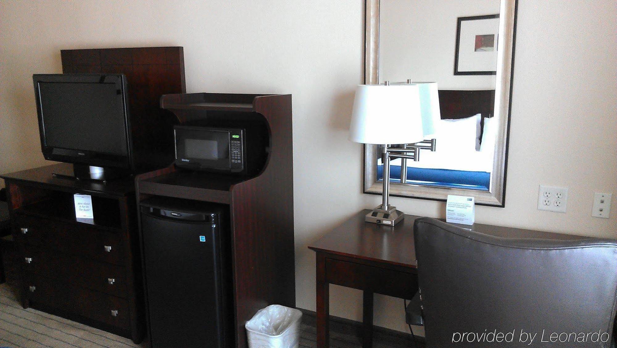 Holiday Inn Express Hotel & Suites Marshall By Ihg Extérieur photo